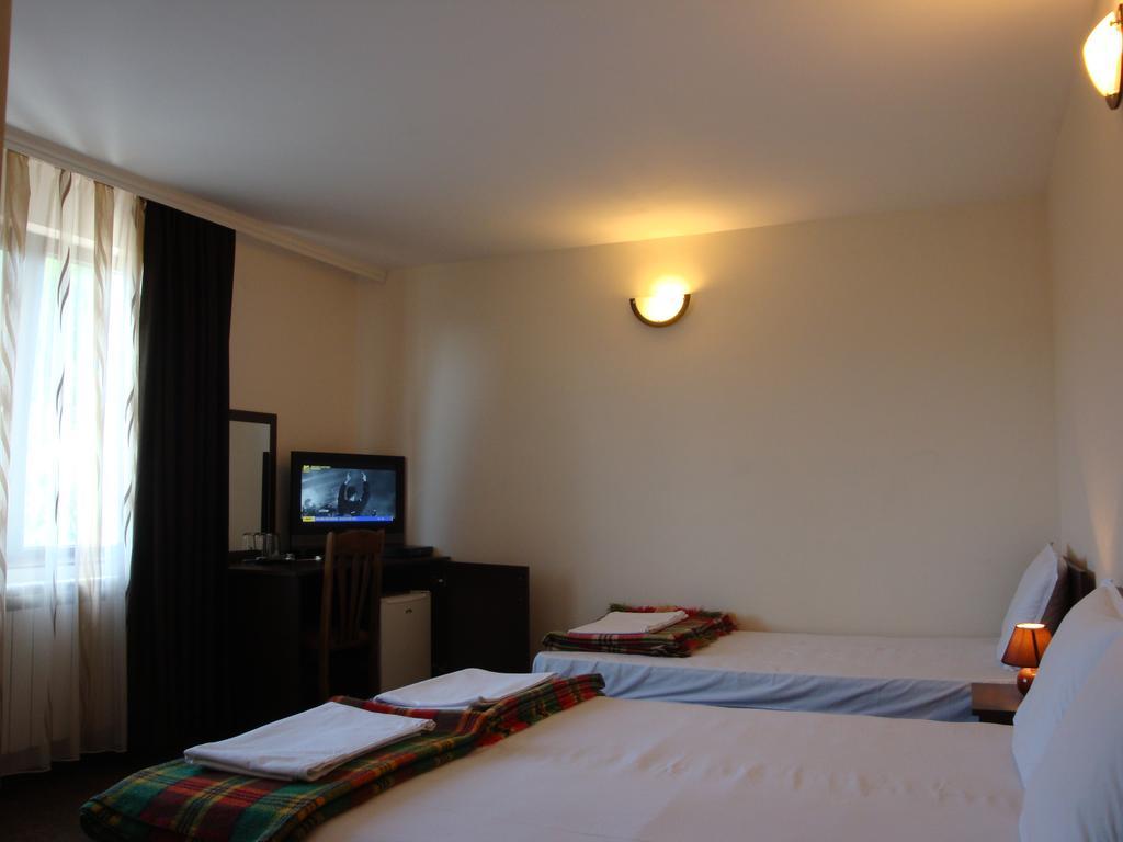 Family Hotel Diana Lyaskovo  Exterior photo