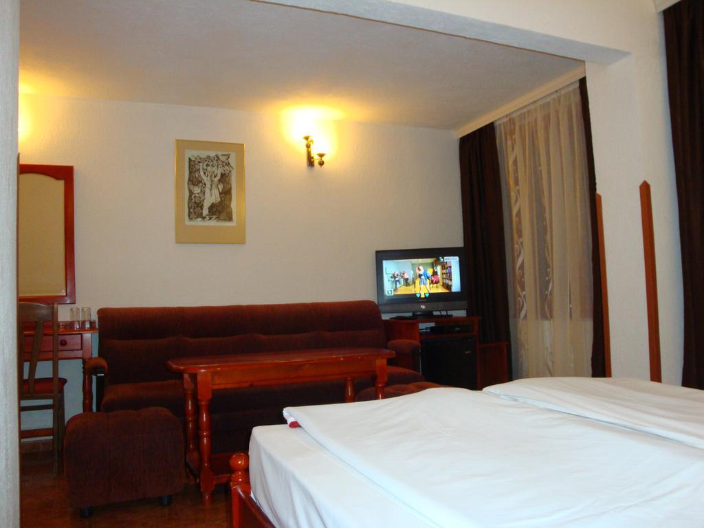 Family Hotel Diana Lyaskovo  Exterior photo