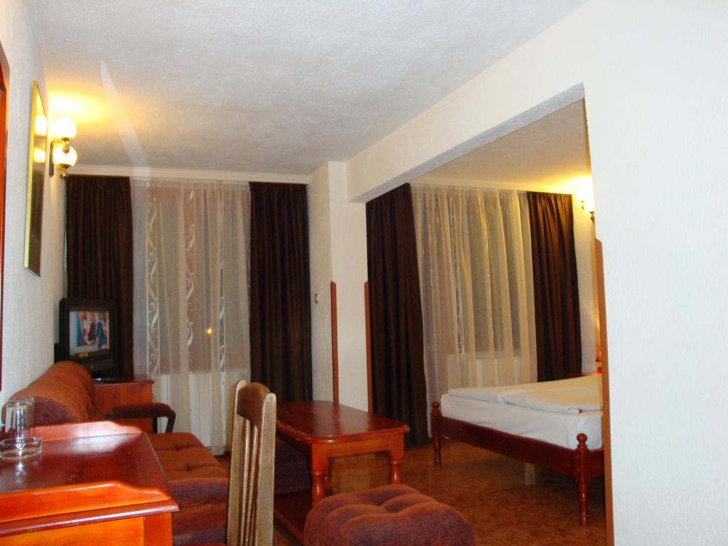 Family Hotel Diana Lyaskovo  Exterior photo